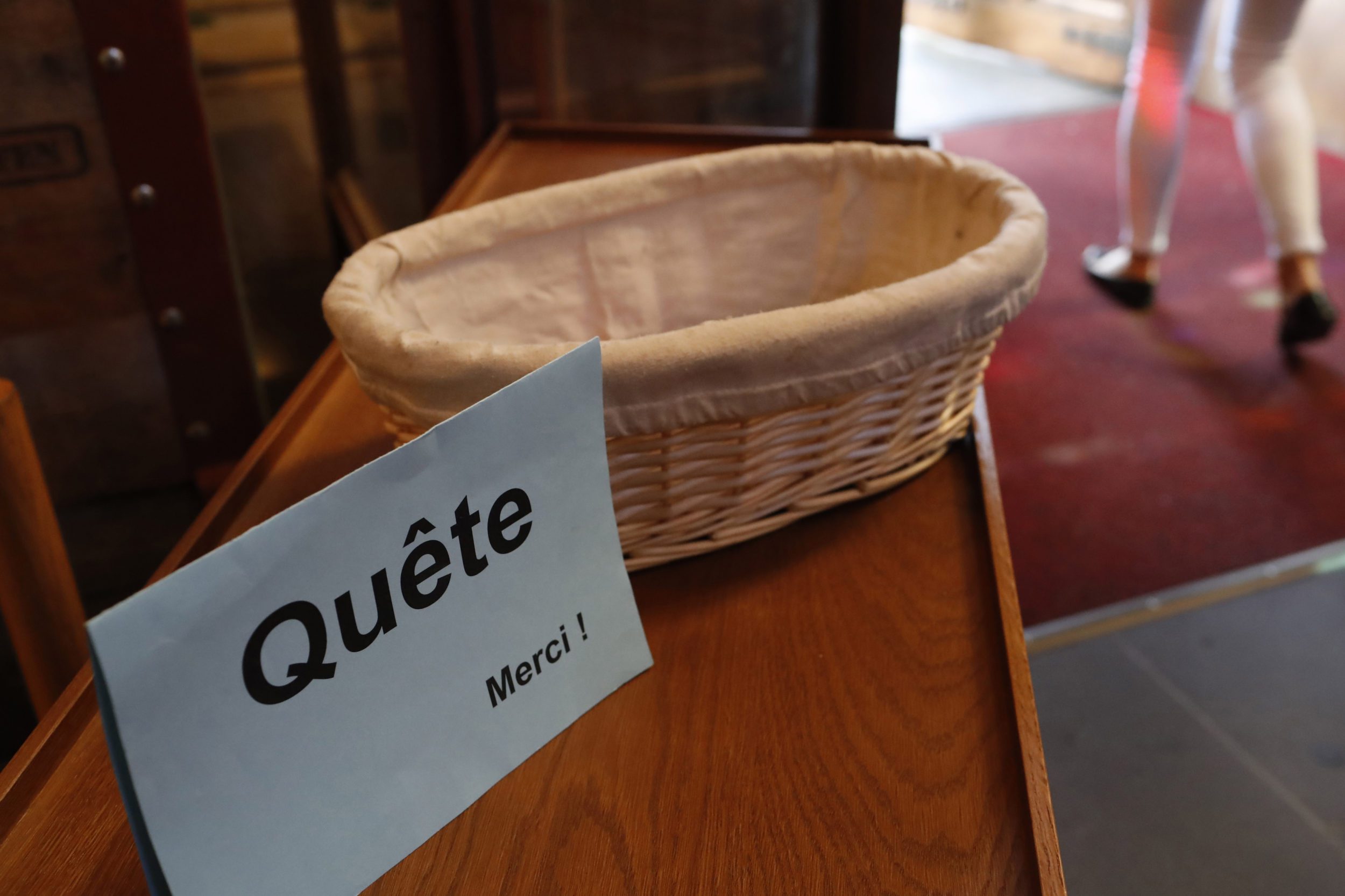 Églises, pasteurs et argent : quand la foi devient aussi une affaire de finances et "peut-être" de blanchiment
