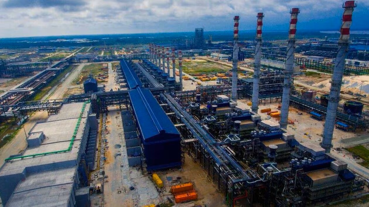 Raffinerie Dangote : le méga-deal à 2,5 milliards de dollars avant son entrée en bourse