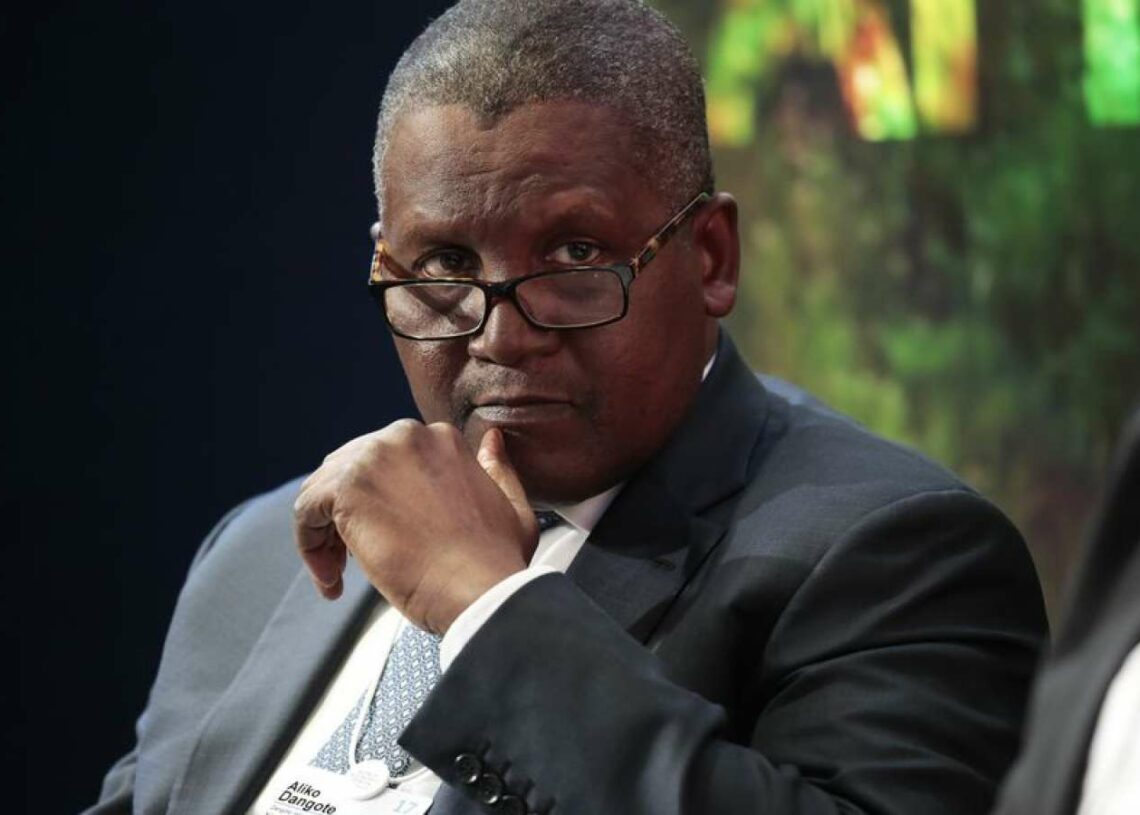 La crise du brut condamne la méga-raffinerie de Dangote au "tout-dollar"